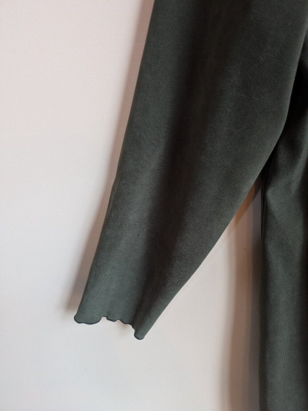 ahni olive green faux suede top long sleeve asymmetrical size 2 made in USA #655 - Picture 4 of 5